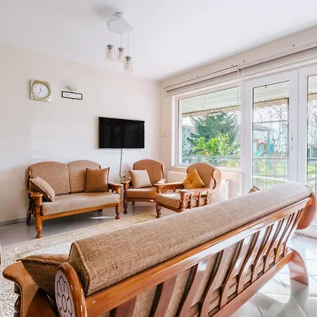 House With Garden And Balcony In Kartepe Szálloda