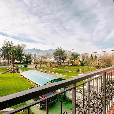 House With Garden And Balcony In Kartepe 4* ازميت